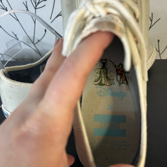 Toms x Disney Sleeping Beauty Sneakers - Picture 8 of 9